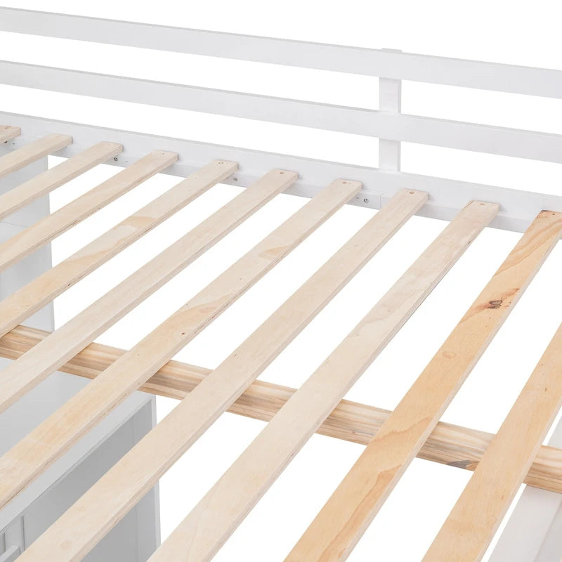 Hoogslaper voor een tweepersoonsbed met studeerplek, kledingkast, bureau en laden