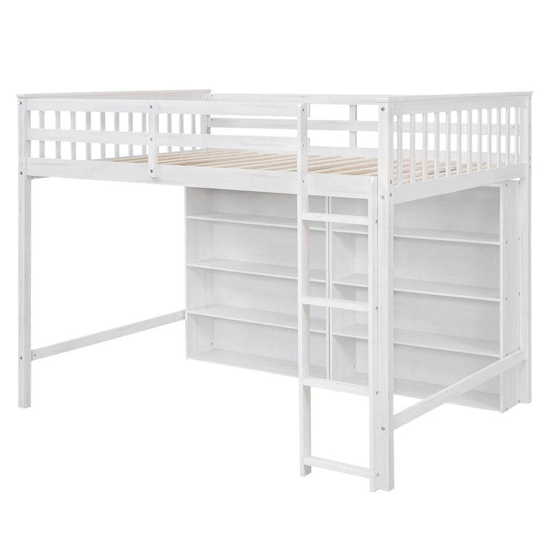 Cama alta matrimonial con estantes de almacenamiento abiertos y escalera empotrada