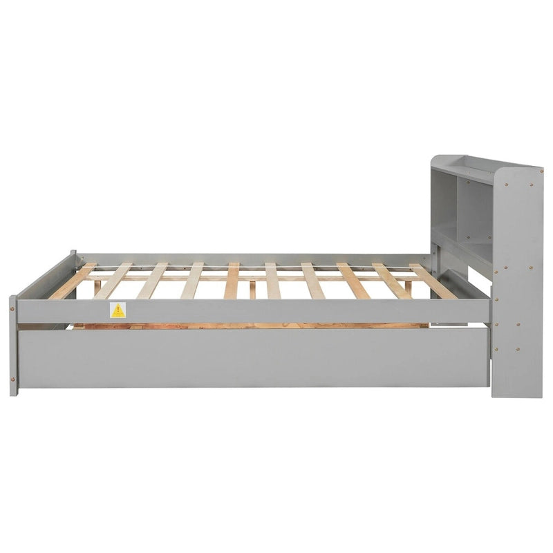 Bett in voller Größe mit Ausziehbett und Bücherregal