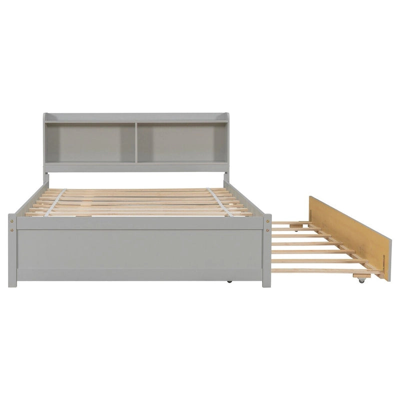 Bett in voller Größe mit Ausziehbett und Bücherregal