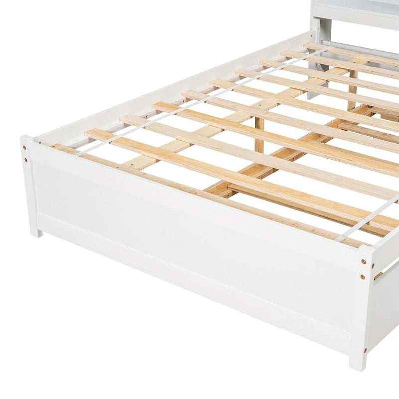 Bett in voller Größe mit Ausziehbett und Bücherregal