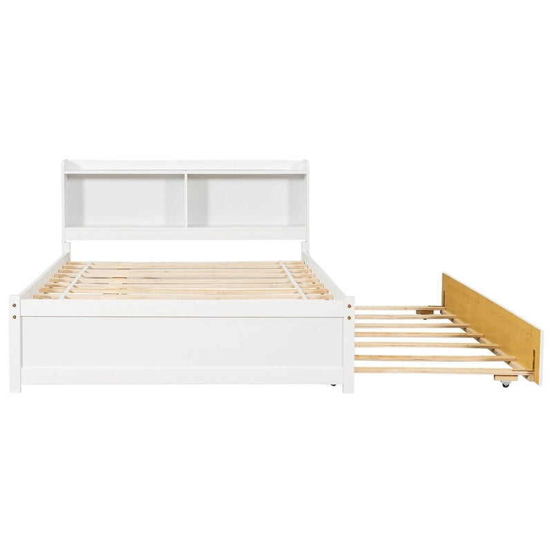 Bett in voller Größe mit Ausziehbett und Bücherregal