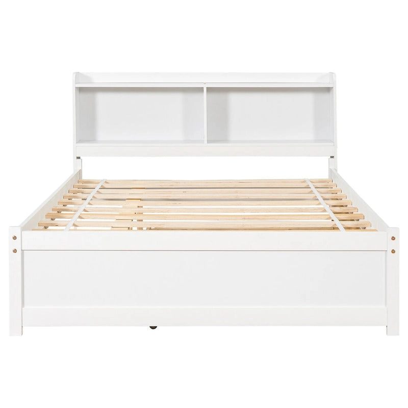 Bett in voller Größe mit Ausziehbett und Bücherregal