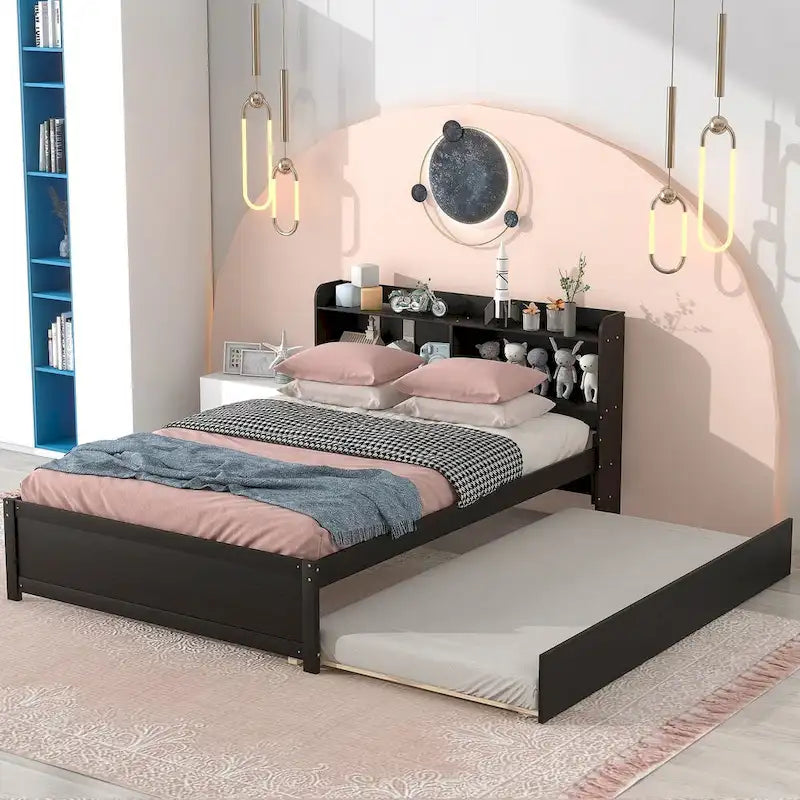 Bett in voller Größe mit Ausziehbett und Bücherregal