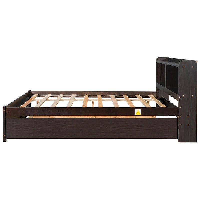 Bett in voller Größe mit Ausziehbett und Bücherregal