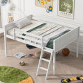 Niedriges Holz-Hochbett mit Leiter, Leiter kann links oder rechts angebracht werden